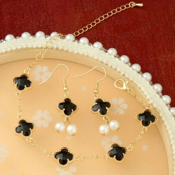 Elegant Clover Leaf Bracelet Earring Set with Pearl Accents - Picture 5 of 5